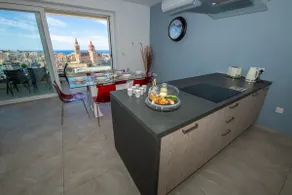 Clifftop Modern Apartment - Image 3