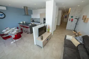 Clifftop Modern Apartment - Image 2