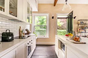 Belle’s Cottage- Luxurious, Stirling escape with cosy fire, deck, tennis court - Image 3