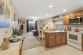 Walk in, 2BR 2 Bath, Lake front Condo. SDC 3 MIN. - Image 4