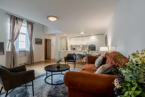 Domillion 3bdr Huge Town Hall Luxury Apt A/C D3948 - Image 3