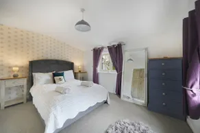 Village Pub & Dogs, Spacious 4 Bed Cottage for 7 - Image 4