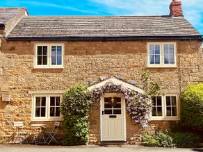 Village Pub & Dogs, Spacious 4 Bed Cottage for 7 - Image 2