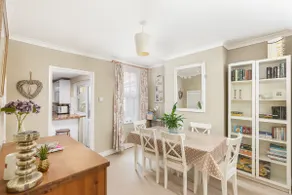 Welcoming Riverside Cottage and Garden - Image 3
