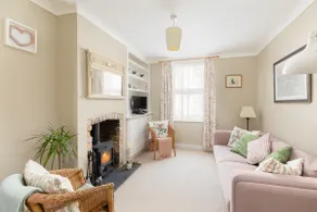 Welcoming Riverside Cottage and Garden - Image 2