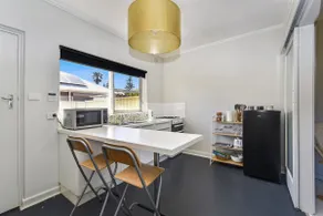 Beachy Keen in Gorgeous Henley Beach - Image 4
