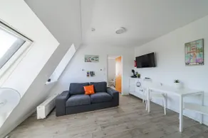 Schönbrunn (16): Sunny attic apartment - Image 2