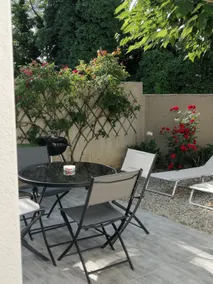 Charming apartment with a shaded terrace. - Image 2