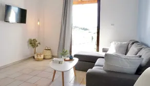 Airy Flat at Xenios Avlais - Image 3