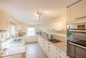 Strayside Cottage Harrogate. Dog friendly. 5 min walk hospital. 15 min walk town - Image 5