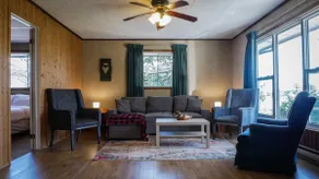 Cabin 10, Spacious Muskoka 2 Bedroom Cabin - Image 5