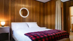 Cabin 10, Spacious Muskoka 2 Bedroom Cabin - Image 2