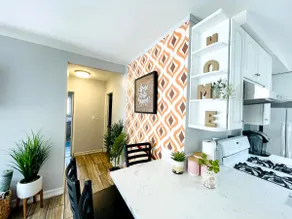 Down-to-earth Hideaway With lots of Amenities - Image 4