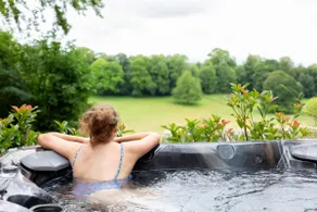 Henge Estate - Large Manor with ensuite double rooms, hot tub and tennis court - Image 2