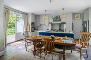 Henge Estate - Large Manor with ensuite double rooms, hot tub and tennis court - Image 4