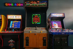Disneyland Heated Pool/Spa Mini Golf Arcade - Image 3