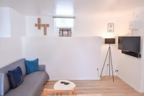 One bedroom apartment with secure free car park - Image 4
