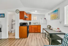 Charming studio in downtown with kitchen - Image 4
