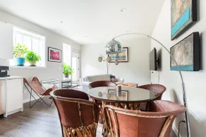 Luxe|Clean|Contactless Alberta Daylight Apartment - Image 4