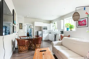 Luxe|Clean|Contactless Alberta Daylight Apartment - Image 2