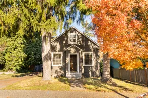 Historical 1908 Farm Style Home Near Light Rail - Image 2