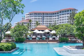 Beachfront condo with 5 star resort facilities - Image 2