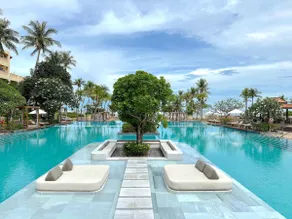 Beachfront condo with 5 star resort facilities - Image 3