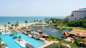 Beachfront condo with 5 star resort facilities - Image 4