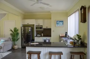 Entire Villa, Central Location, Sparkling Clean. - Image 5