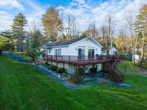 Catskills Lakefront with Hot Tub, Sauna and Theater - Image 4