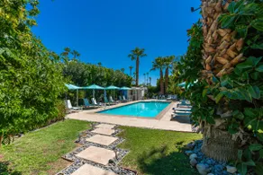 Beautiful with 2 Queens & Spectacular Pool View - Image 3