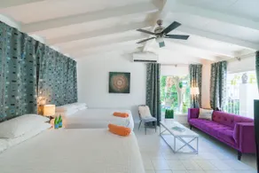 Beautiful with 2 Queens & Spectacular Pool View - Image 4