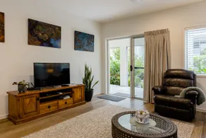 Zephyr Beach Getaway 2brm - Staycation suitable - Image 3