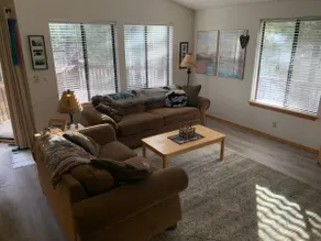 Sunriver Savings! 3B/2Ba House, Hot Tub, Air Cond! - Image 5