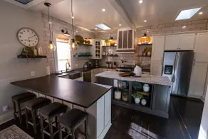 Stunning Home - Walk to train/river/park/downtown. - Image 3