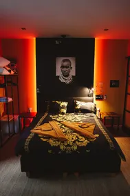 Premium Capsule* Jacuzzi, Video Projector & Netflix - Image 4