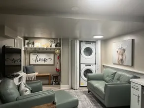 Adorable 2 bedroom Apt. @ The Barn on 1st property - Image 5
