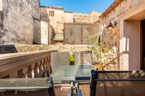 Townhouse in the old town of Artá - Image 4