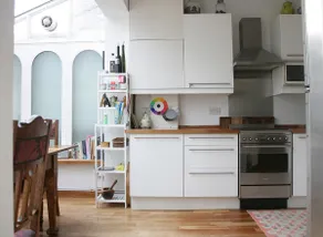 One of a kind Brixton flat with piano & 8ft TV - Image 4