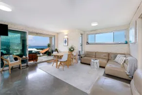 Sandon Point Coastal Abode - Image 5