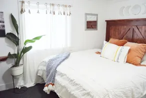 Stylish & Bright , King Bed, Downtown Oasis - Image 5