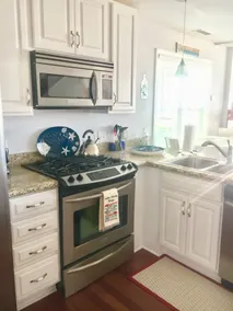 Neverland Cottage with lake views - Image 3