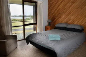 River 2C, Scenic views & close to facilities - Image 3