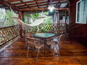 Comfortable 2bdr, steps to the beach and main trip - Image 3
