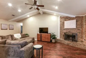 HUGE 5 BDRM 2BATH HOME IN A GREAT QUIET NEIGHBORHOOD SHERWOOD FOREST - Image 2