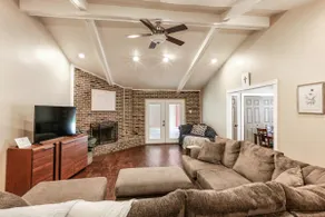 HUGE 5 BDRM 2BATH HOME IN A GREAT QUIET NEIGHBORHOOD SHERWOOD FOREST - Image 3
