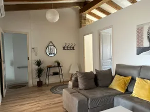A town house, tranquility and disconnection. - Image 2