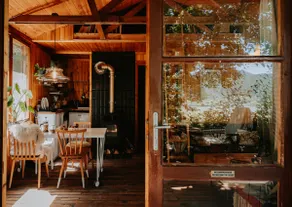 Cosy wood cabin with fireplace & Danube Bend views - Image 3