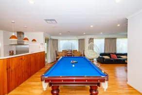 Brightside -wifi/Nflix /Theatre room/Near Airport - Image 2