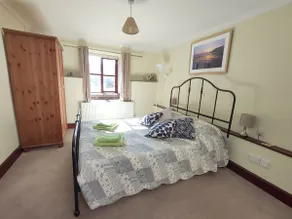 Cosy rural barn conversion, riverside location - Image 3